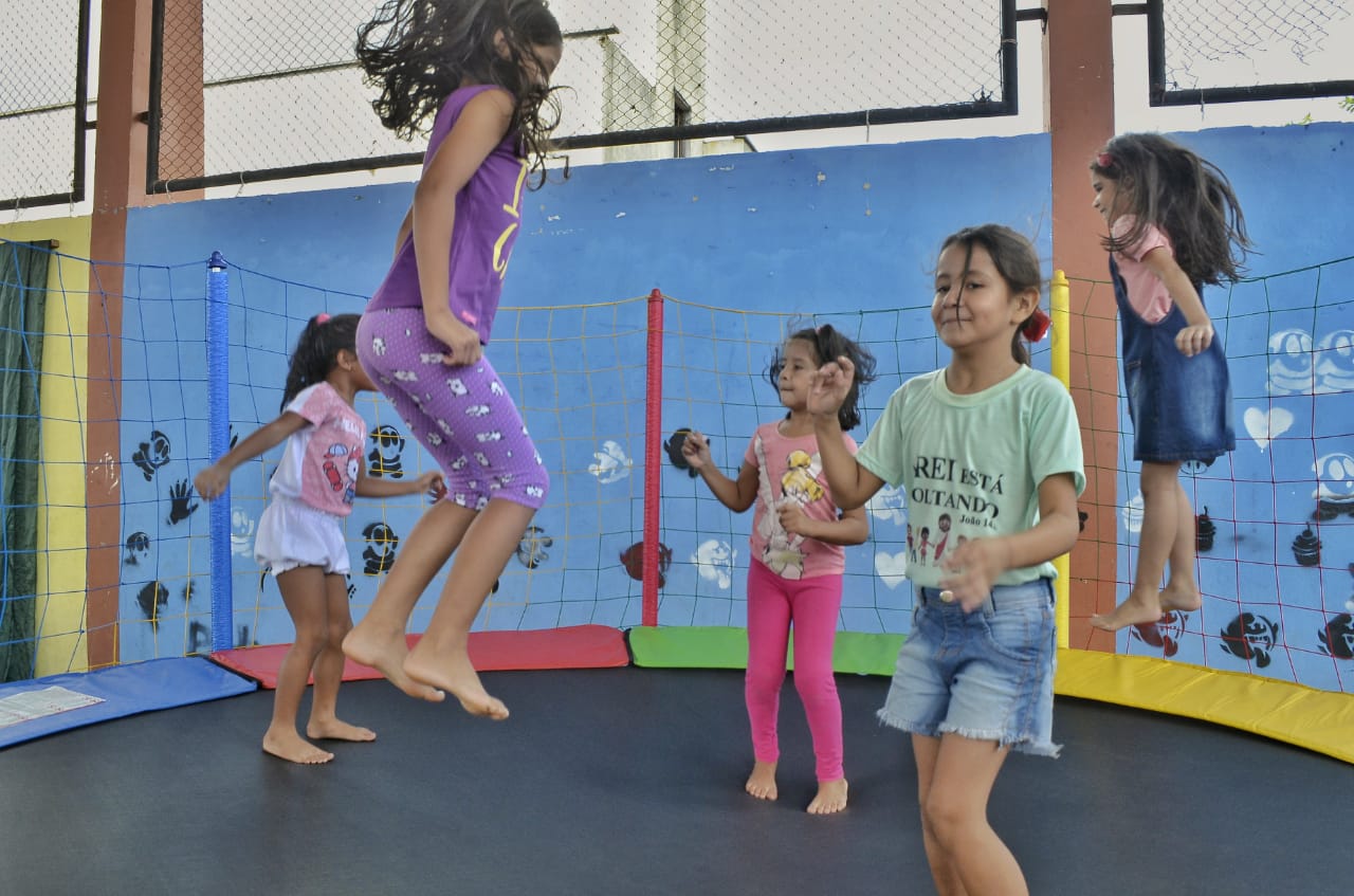 ‘Nem todos tem condições de comprar presentes’, diz mãe sobre Natal Solidário
