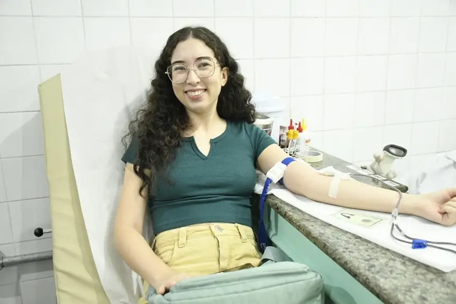 'Estou ajudando a salvar vidas', diz jovem ao doar sangue pela 1ª vez em campanha solidária do Governo do Amapá