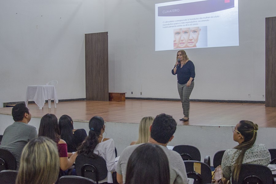 Climatério e menopausa são temas de evento focado na saúde da mulher