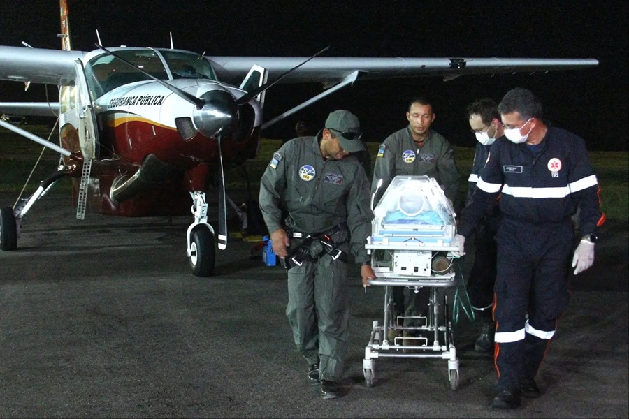 Governo do Amapá realiza transferência inédita de bebê em UTI neonatal aérea do GTA e Samu