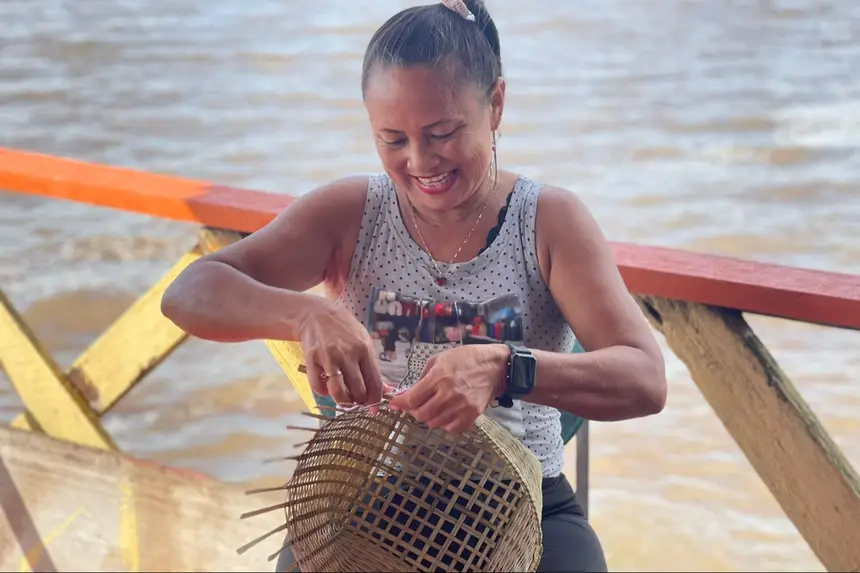 'Muito feliz por demonstrar minha técnica na prática', afirma artesã na busca ativa realizada pelo Governo do Estado na Ilha de Santana 