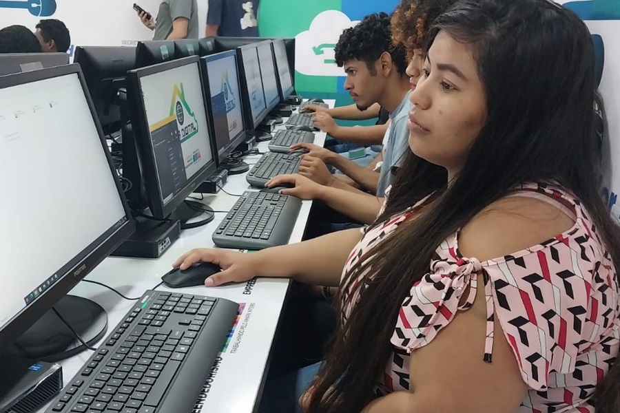 'Oportunidade de atualizar minhas habilidades em informática', diz estudante durante inauguração da 'Casa Digital'