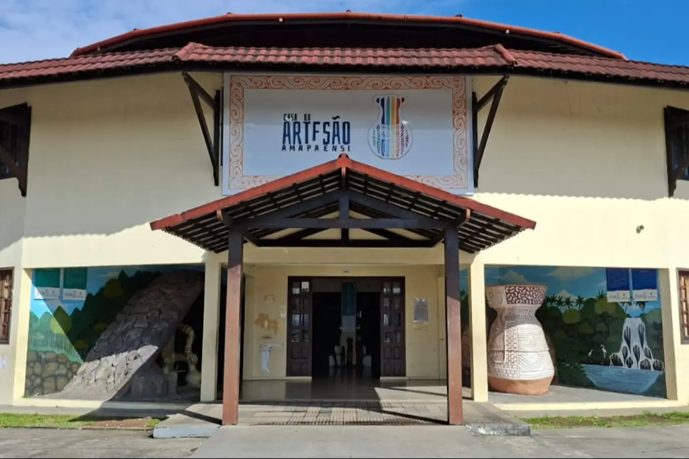 Com incentivo do Governo do Estado, alunos do Cândido Portinari expõe obras artesanais na Casa do Artesão