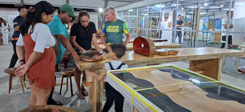 54ª Expofeira: com apoio do Governo do Estado, artesãos de 4 municípios expõem móveis rústicos no Barracão Afroamapá