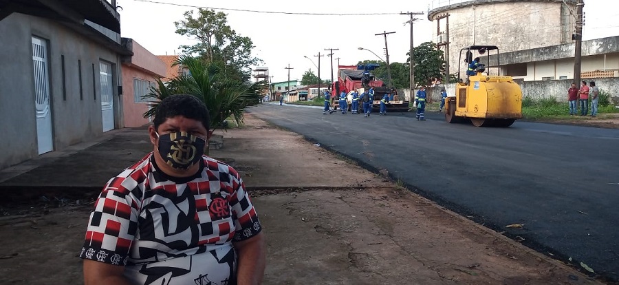 Santana: Após 20 anos de espera, morador comemora asfalto novo em frente de casa