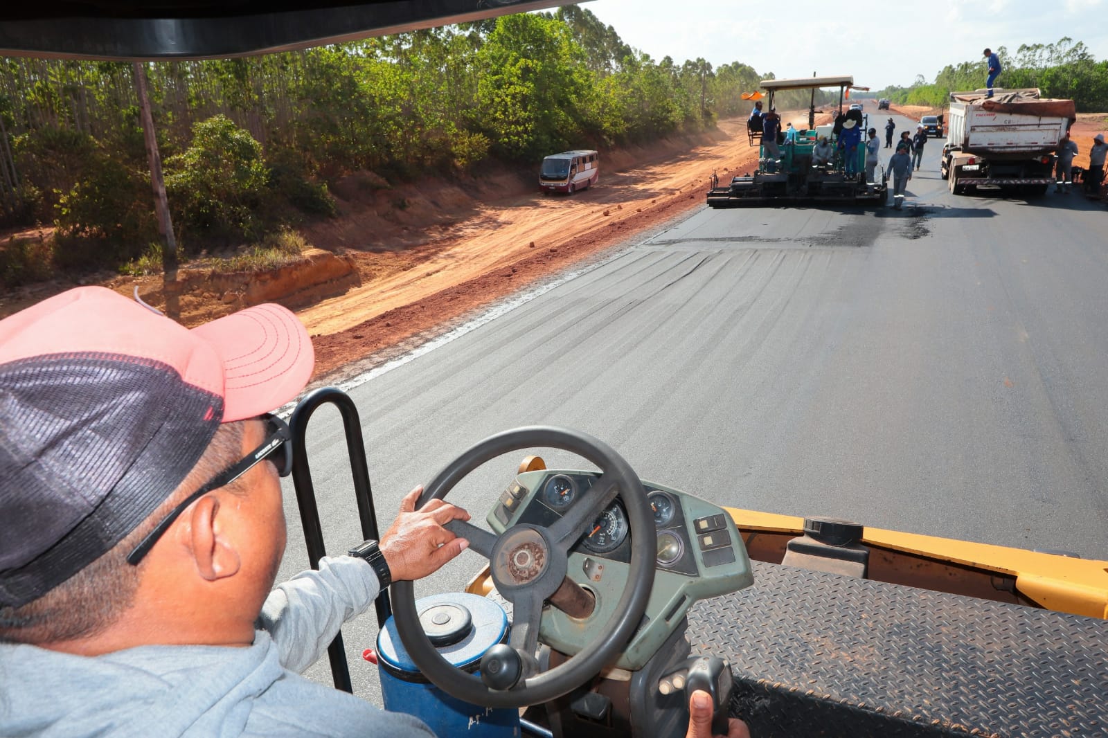 Plano Rodoviário Estadual: Governo do Amapá avança na pavimentação da Rodovia AP-070