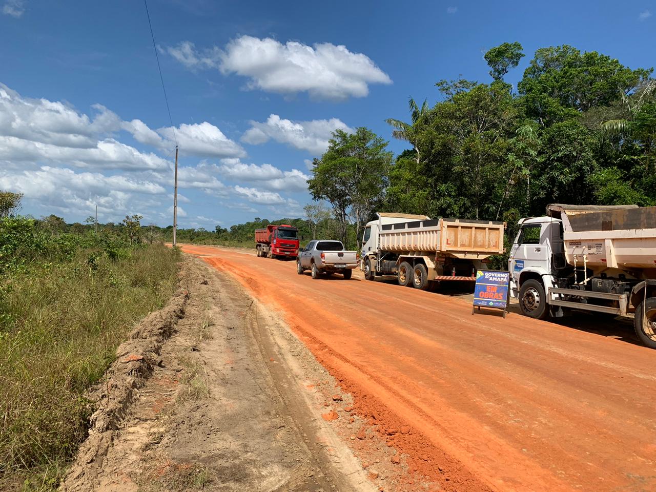 Serviço de manutenção melhora tráfego no ramal Santa Maria, em Tartarugalzinho