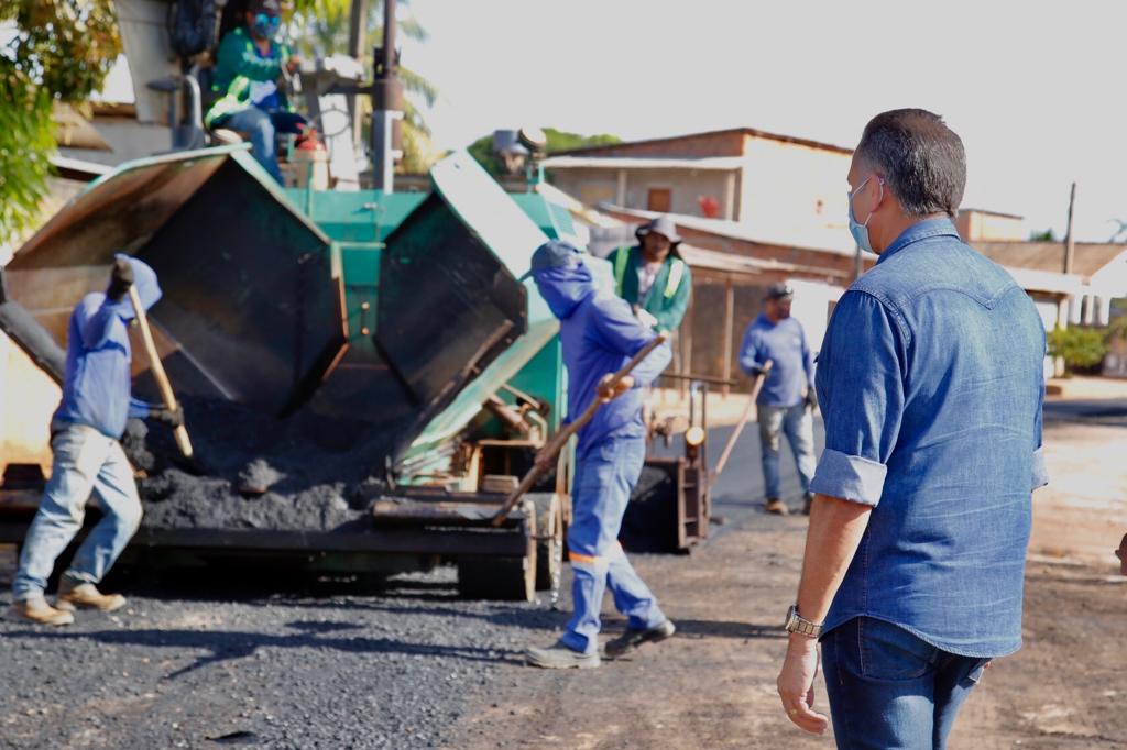 Governador acompanha pavimentação no bairro Nova Brasília, em Santana
