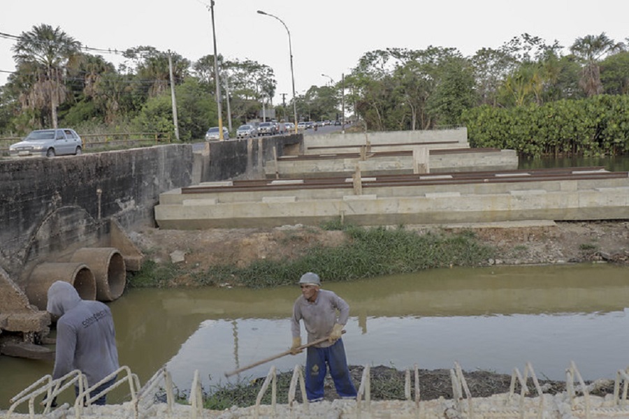 Governo inicia terraplanagem de cabeceiras da ponte sobre a Lagoa dos Índios