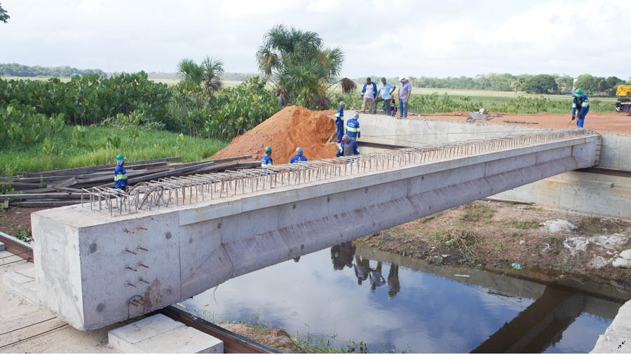 Nova Duca Serra: ponte sobre a Lagoa começa a receber vigas; trânsito flui tranquilamente