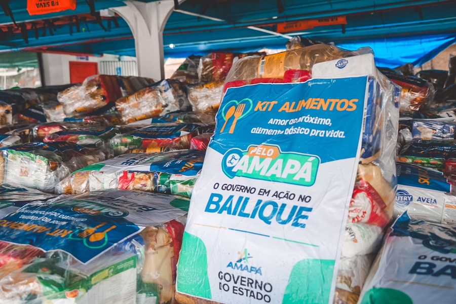 Governo do Amapá faz envio de 2 mil cestas básicas e 18 mil litros de água mineral ao Bailique, em Macapá