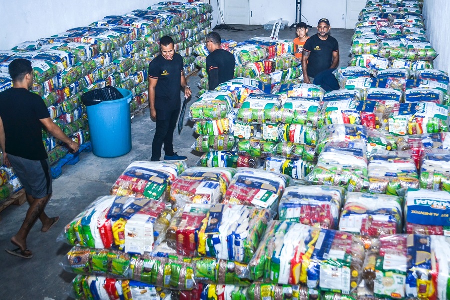 Governo do Estado envia 2,7 mil kits de alimentos em ação emergencial para Porto Grande e Amapá