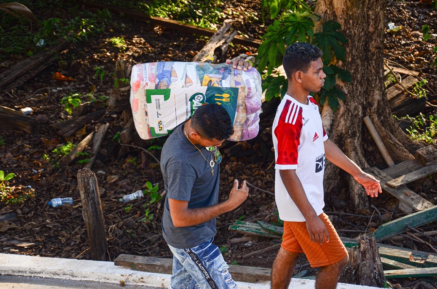 Ação humanitária: Governo do Amapá destina mais de 1,1 mil kits de alimentos para Vitória do Jari