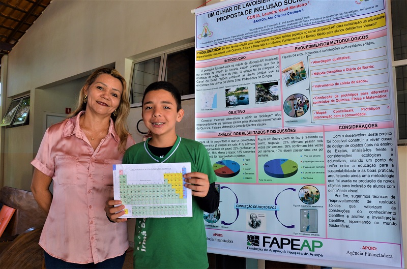 Estudante cria tabela periódica reciclável para alunos com deficiência visual