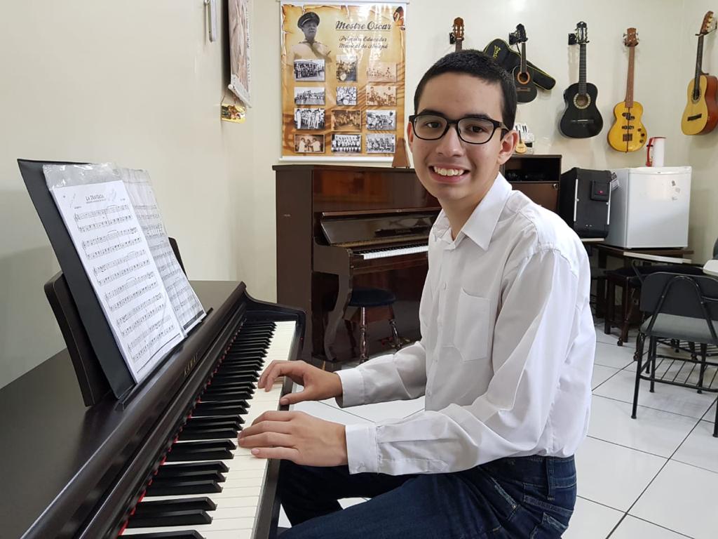 Pianista autista de 15 anos fará abertura da I Semana Azul TEAcolho do Super Fácil
