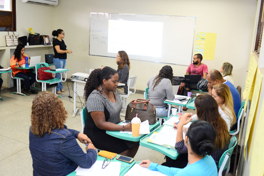 Equipes gestoras das novas Escolas do Novo Saber passam por formação