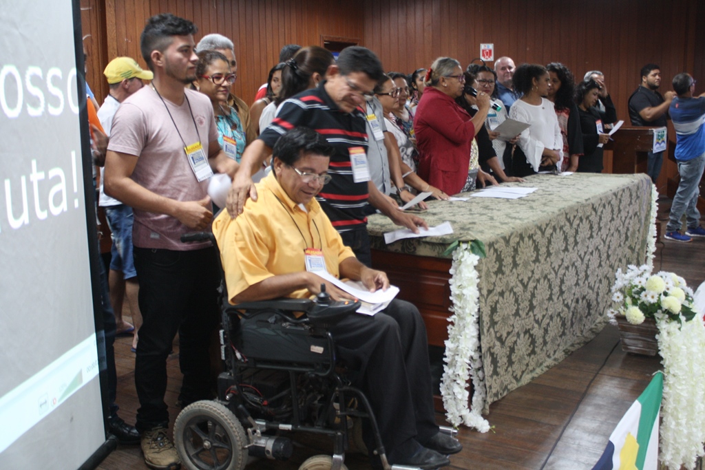 Delegados da etapa estadual prestam homenagem a conselheiro que faleceu em atividade
