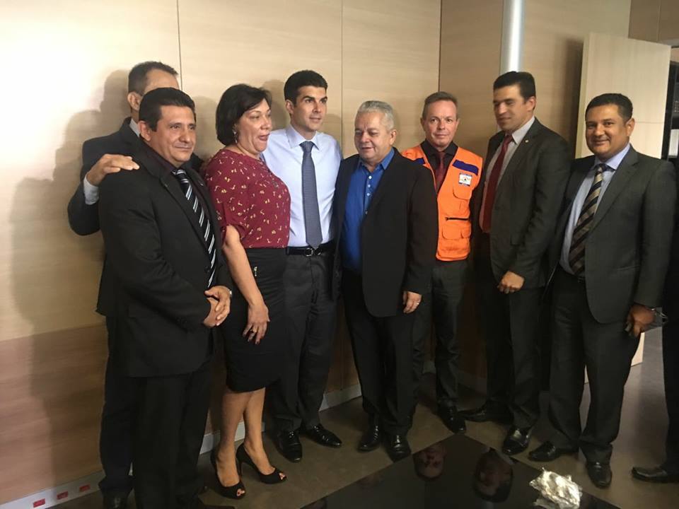 Prefeito Rildo Oliveira buscando recursos para apoio as famílias atingidas pelo sinistro ocorrido.