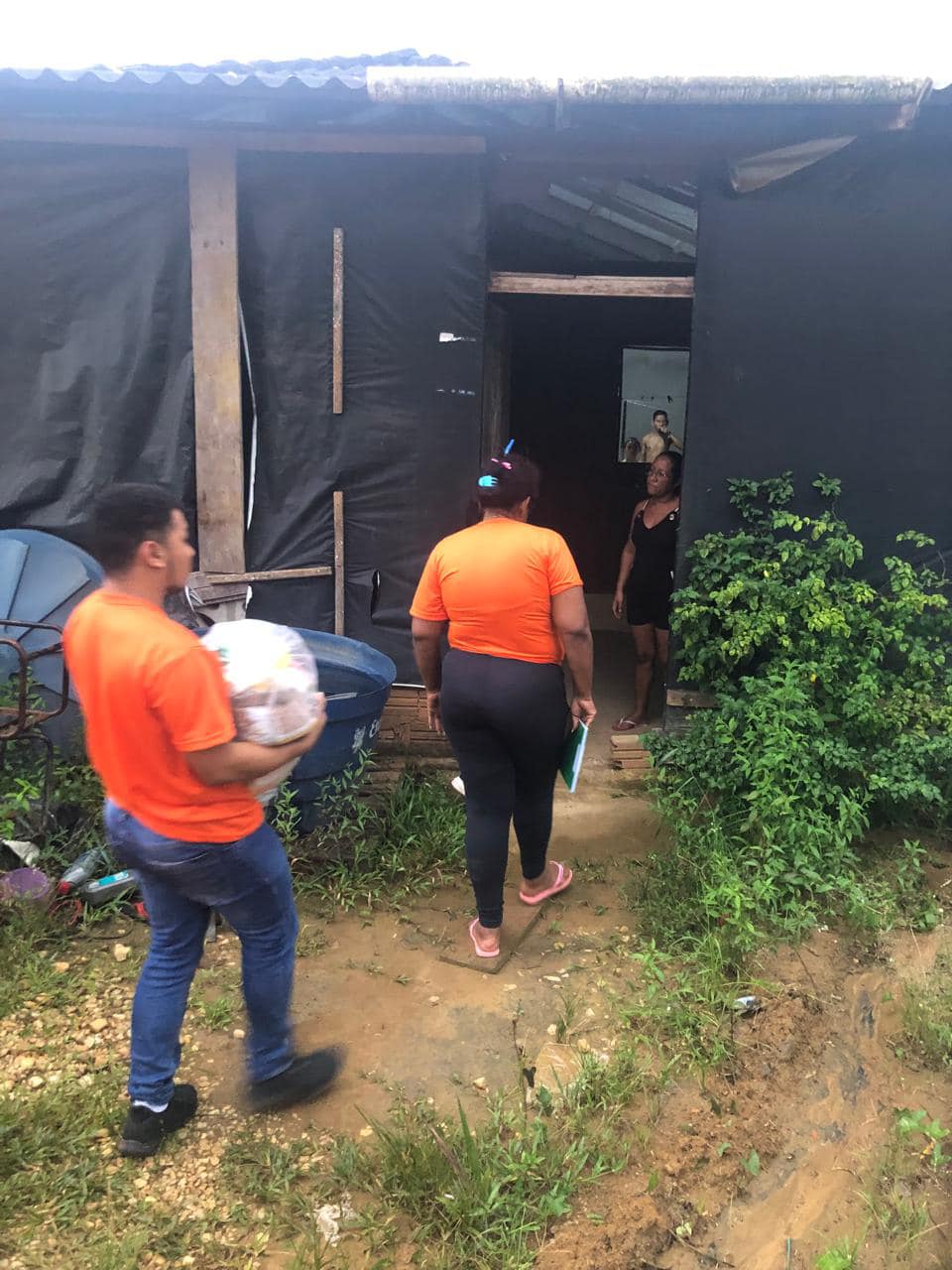 entrega de cestas básicas