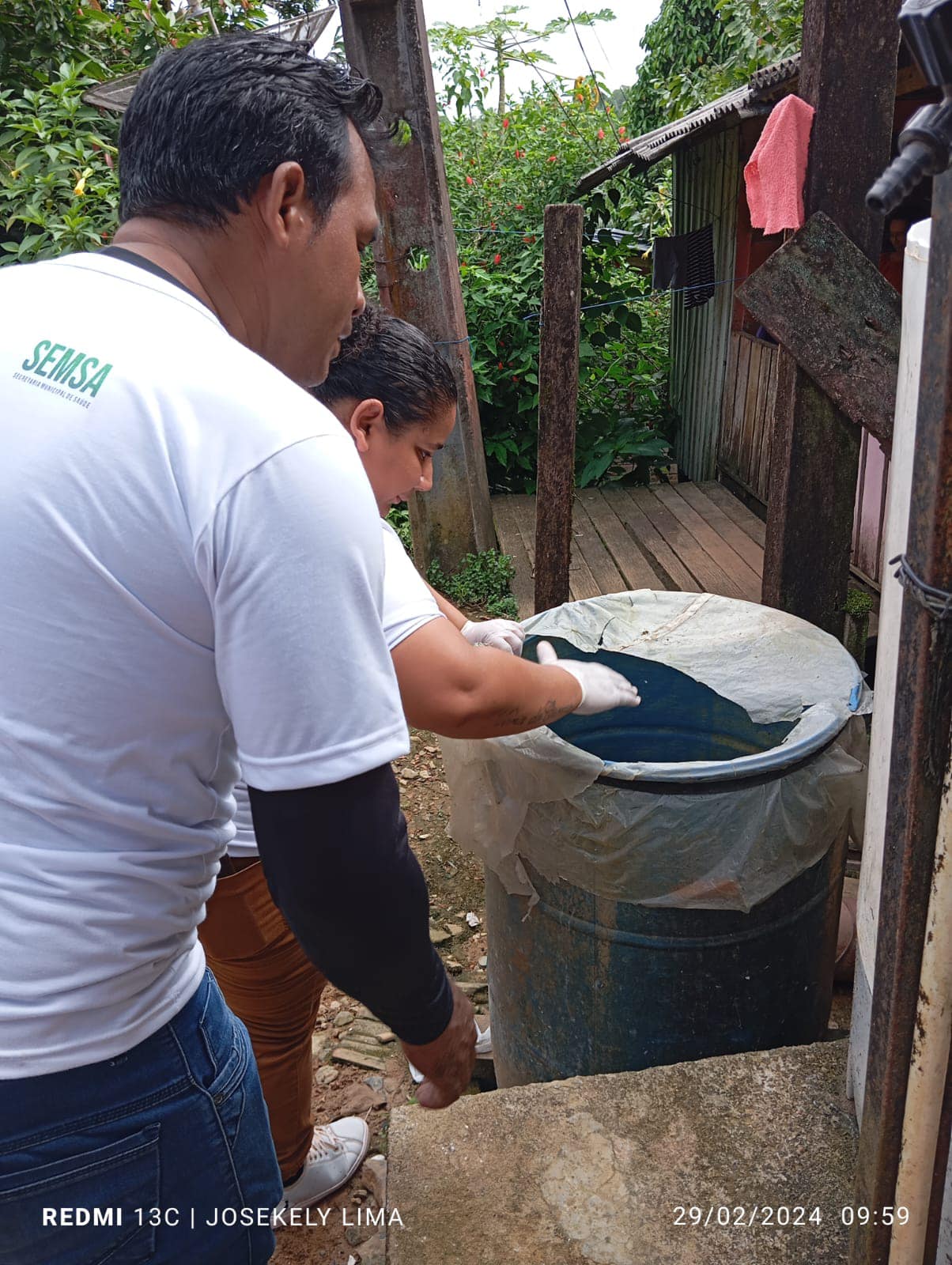 realizando o Mutirão de conscientização e combate à Dengue