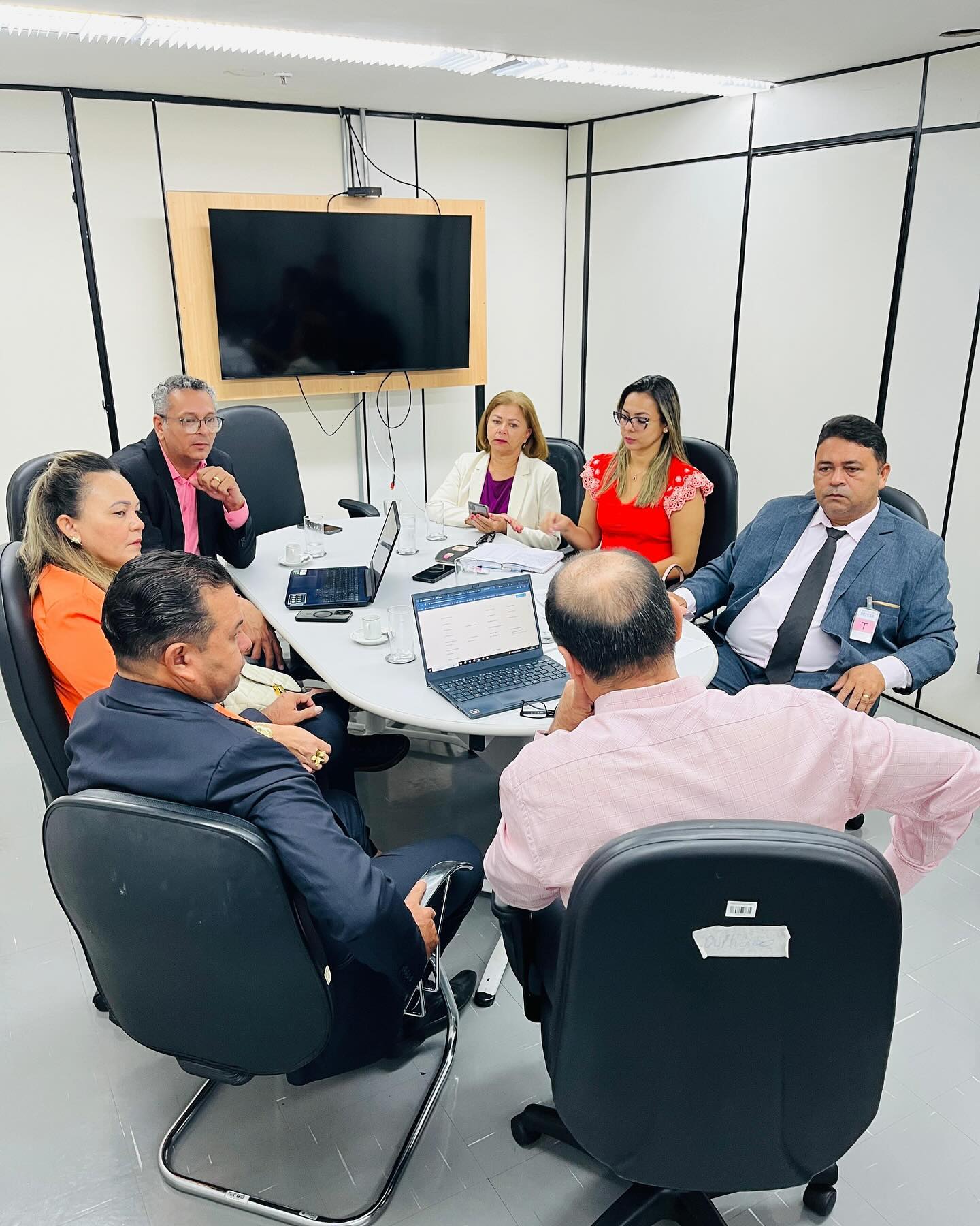  comitiva participam de reuniões