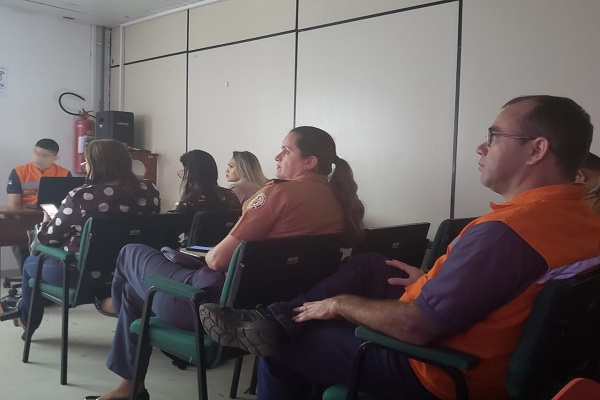 Participantes da reunião sobre simulado de rompimento de barragens
