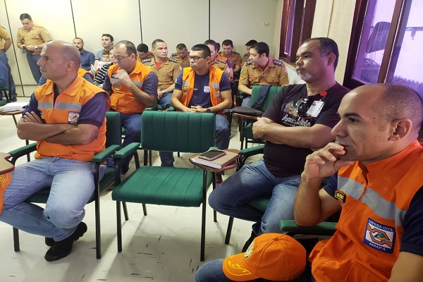 Participantes da reunião sobre simulado de rompimento de barragens