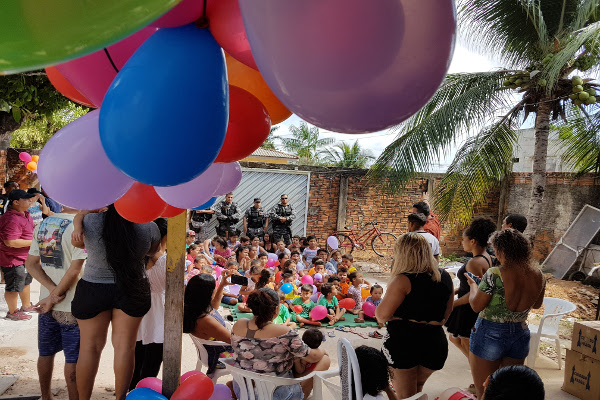 A ação levou alegria para crianças do bairro do Zerão
