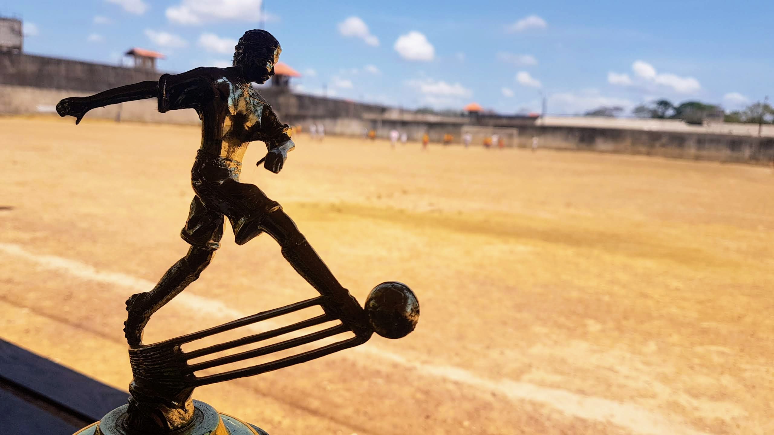 Internos recebem premiação como o troféu de melhor jogador