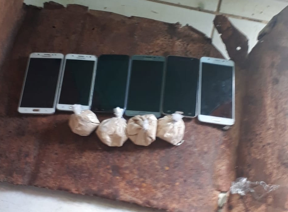 Material encontrado no carroça do lixo