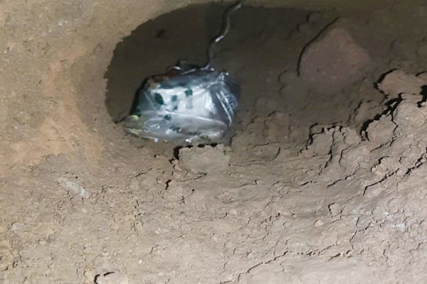 Celular escondido em toca no dormitório do preso