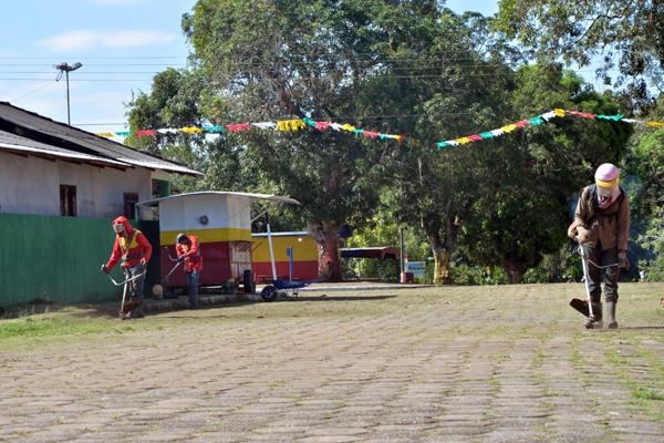 Equipes de limpeza da PMMz em Mazagão Velho