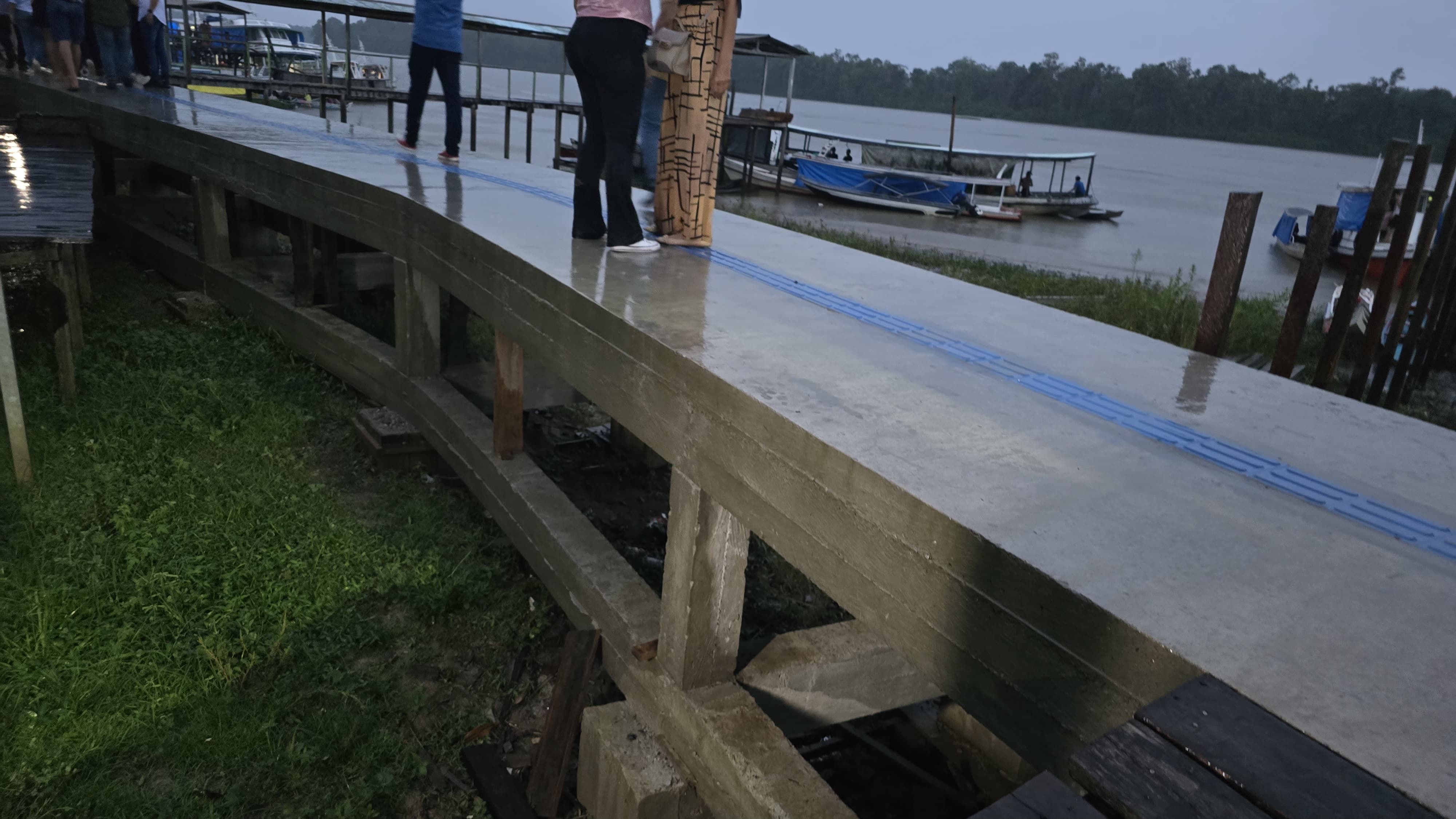 Estrutura reforçada da passarela