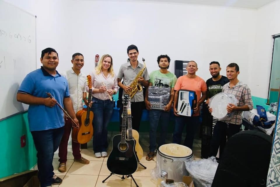 Instrumentos musicais e equipamentos chegam para reforçar as aulas na Escola de Música