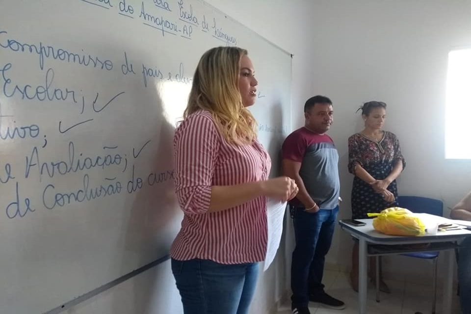 VAI COMER AS AULAS na Escola de Idiomas e Dança