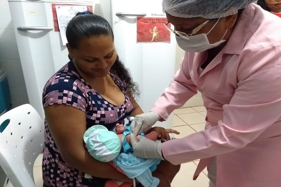 Gestantes e crianças são as primeiras a receber vacina contra a Influenza