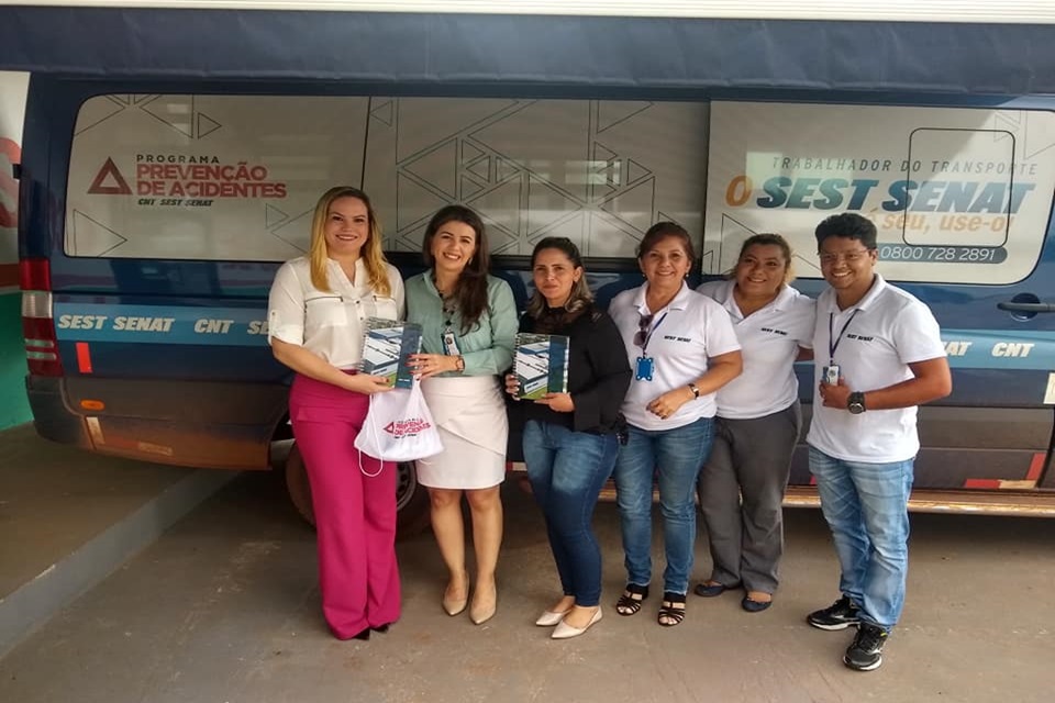 Prefeitura faz entrega de certificados do Sest Senat a condutores de transporte escolar