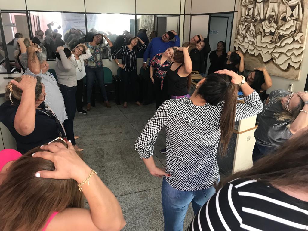 Servidores participam da primeira aula de Ginástica laboral da Agência Amapá em parceria com o GEAP