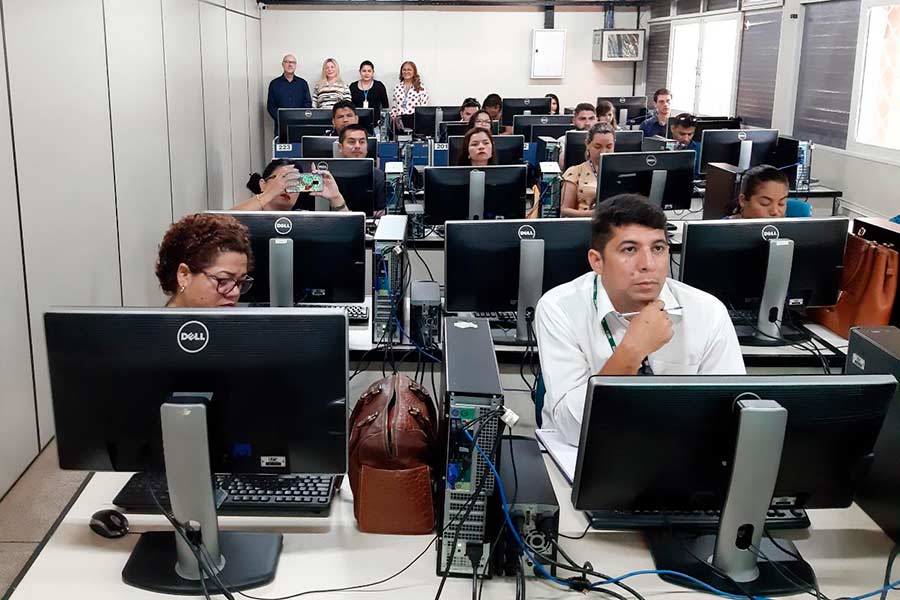 Microempreendedores aprendem sobre o E-Fornecedor para participar de licitações