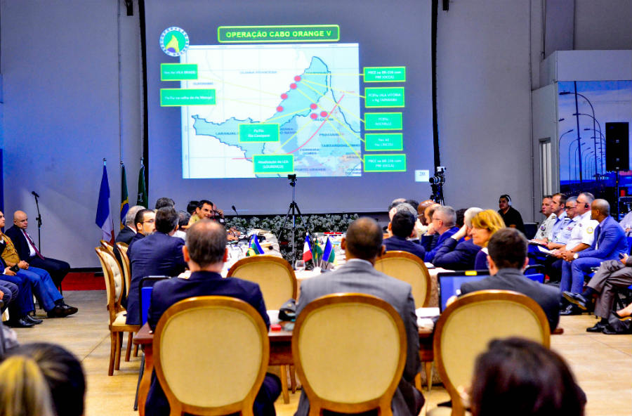 Brasil e França discutem cooperação militar para solução de crimes transnacionais