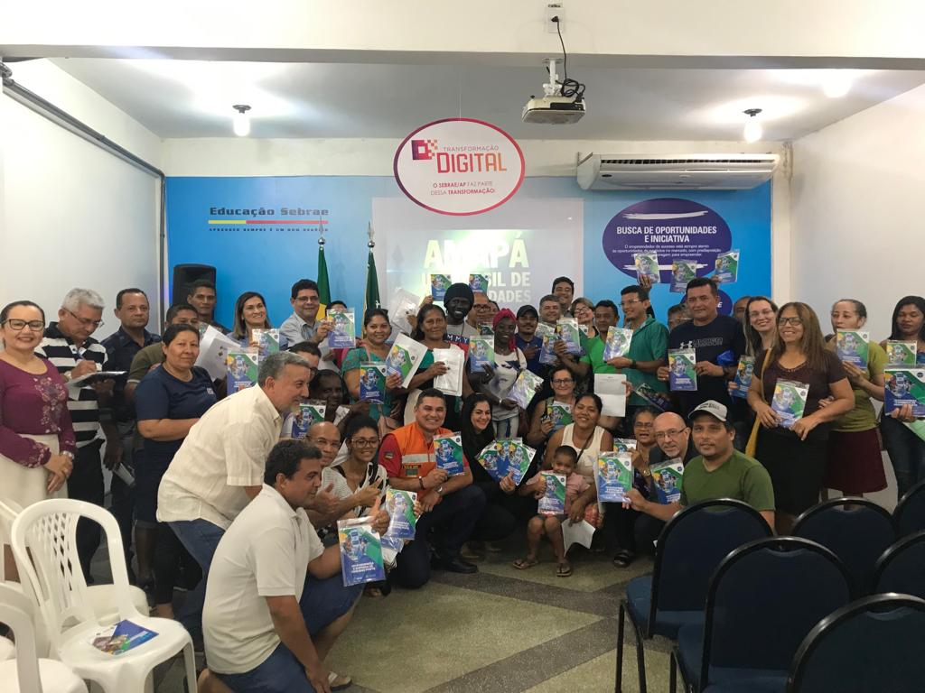 Indígena Karipuna comemora incentivo do Governo do Amapá com lançamento das Cartilhas  do Empreendedor em Oiapoque.