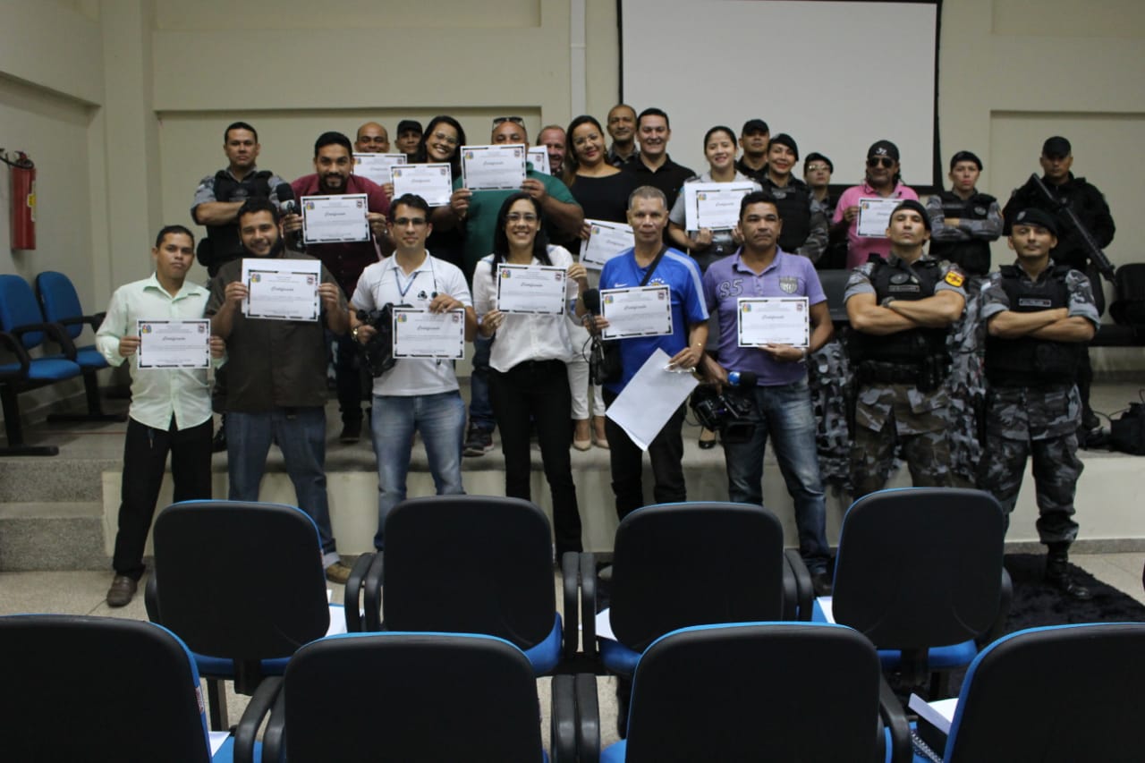 Batalhão de Operações Especiais orienta imprensa em situações de crise