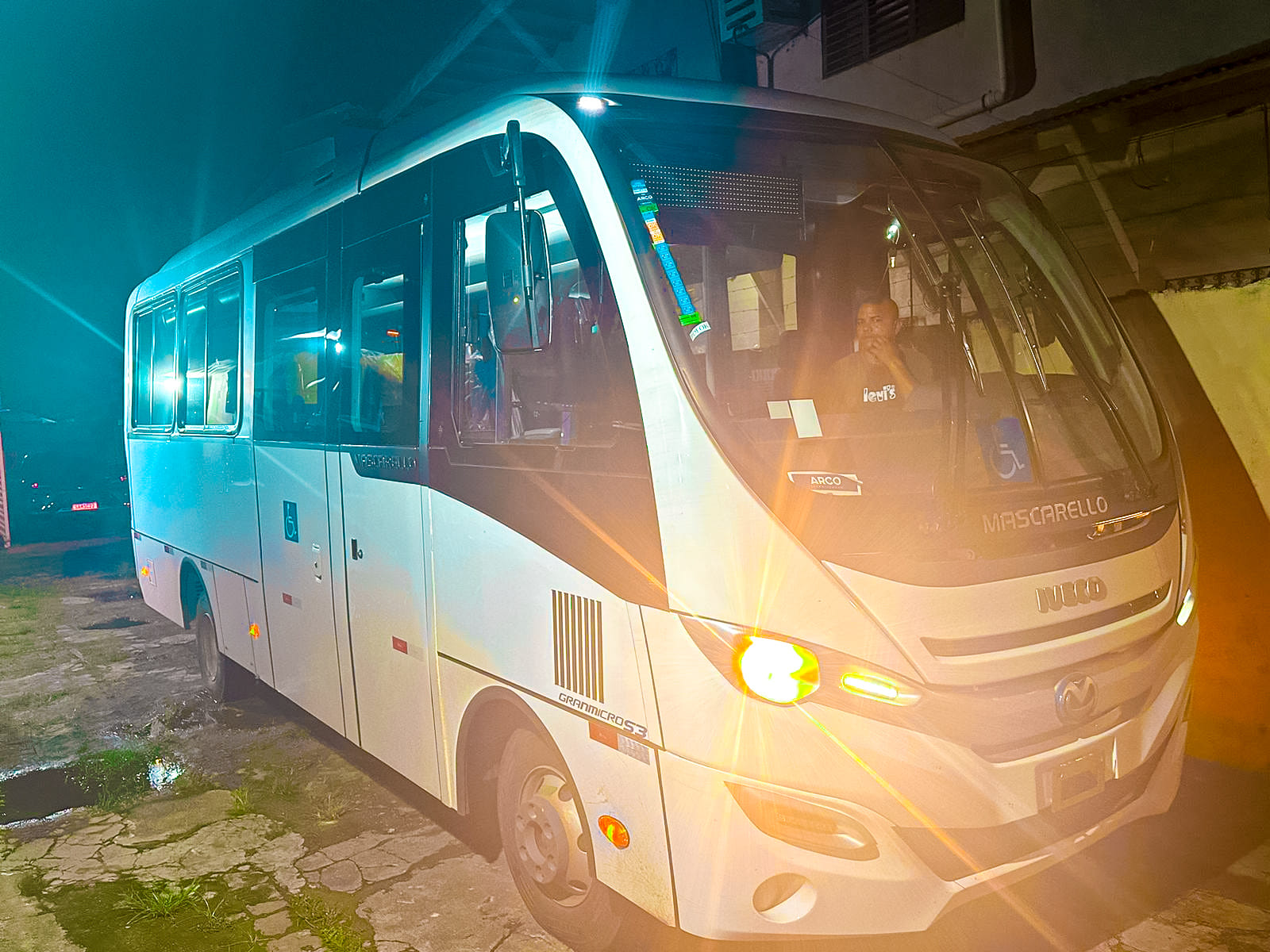 Vitória Calçoenense! Chega o Micro-Ônibus para a Secretaria Municipal de Trabalho e Ação Social