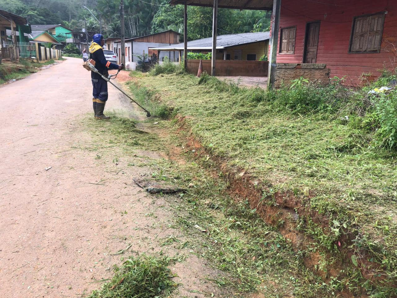 Mutirão de Limpeza Transforma o Distrito do Lourenço em Ambiente Mais Saudável e Seguro