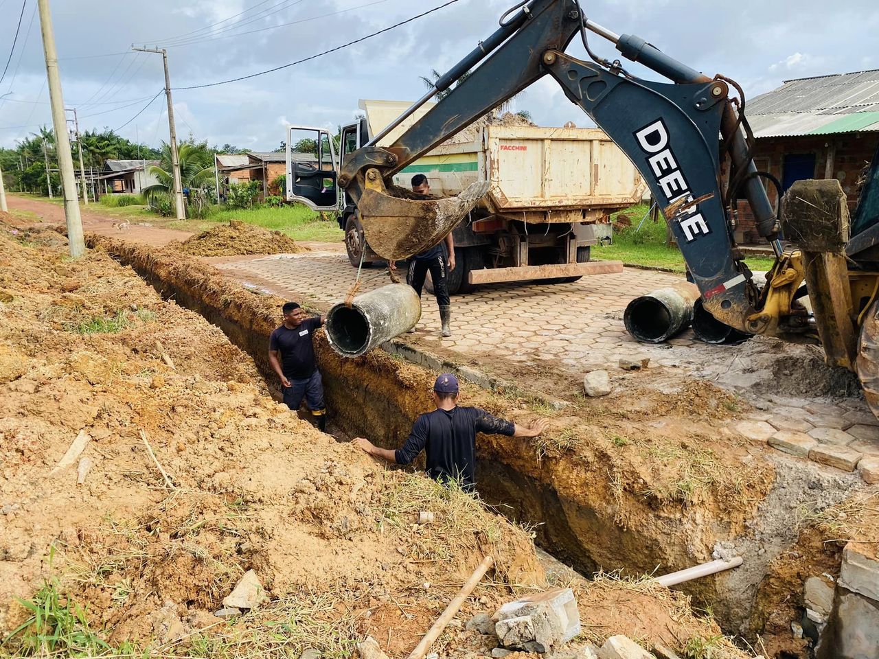 Prefeitura de Calçoene inicia serviço de drenagem no bairro dos Buritis para combater alagamentos