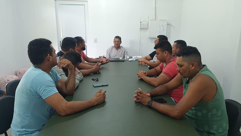 Secretário Municipal de Meio Ambiente de Calçoene Se Reúne com a Cooperativa de Pescadores