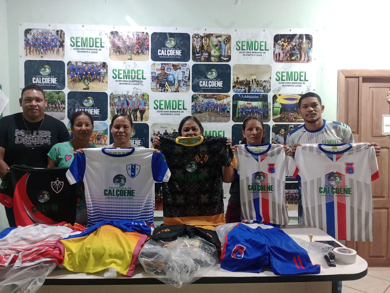 Prefeitura de Calçoene Entrega Materiais Esportivos para Campeonatos Municipais