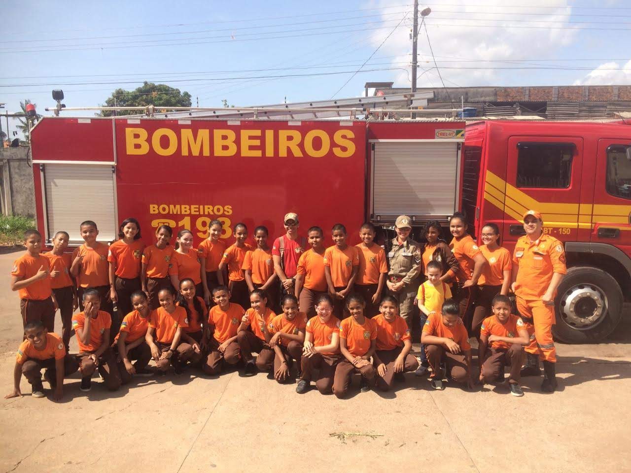 ESCOLA RISALVA FREITAS DO AMARAL REALIZA PROGRAMAÇÃO 