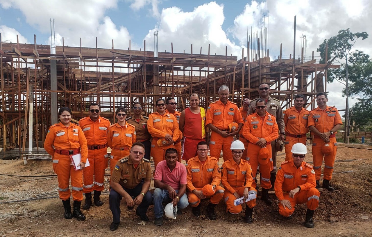COMANDANTE GERAL DO CORPO DE BOMBEIROS MILITAR DO AMAPÁ VISITA OBRAS EM ANDAMENTO DE NOVOS QUARTÉIS