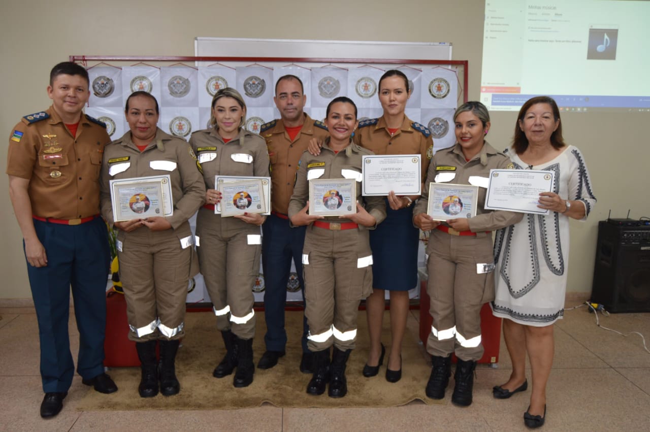 ENCERRAMENTO DOS CURSOS ESPECIAIS DE SARGENTOS E CABOS